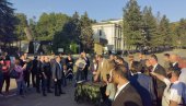 РУЧНИ РАД: Погледајте шта је Вучић поклонио египатском председнику (ФОТО/ВИДЕО) РУЧНИ РАД: Погледајте шта је Вучић поклонио египатском председнику (ФОТО/ВИДЕО)