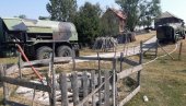 УВЕК СПРЕМНА ДА ГРАЂАНИМА ПРУЖИ ПОМОЋ: Војска Србије обезбеђује воду на Пештерској висоравни (ФОТО)