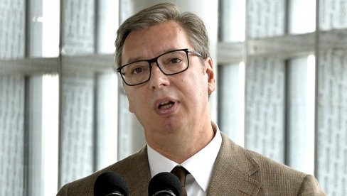 VUČIĆ NE MOŽE DA STIGNE DO RUSIJE: Avion predsednika Srbije zaustavljen zbog borbenih dejstava, sleteo je u Baku