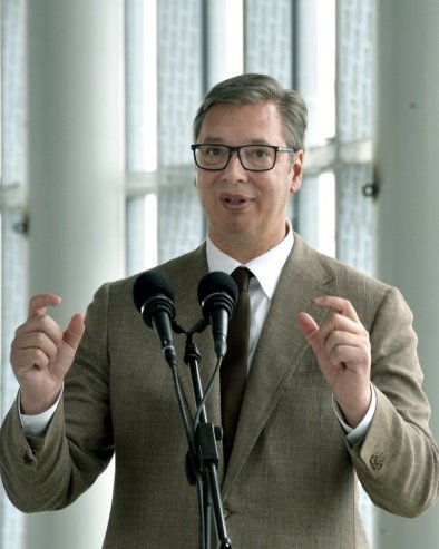 ВУЧИЋ ГРАЂАНИМА ЧЕСТИТАО НОВУ ГОДИНУ: У наредних 24 сата, верујем да ћемо се радовати феноменални политичким вестима!