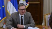 VUČIĆ DOBIO ZANIMLJIV DAR: Hvala ambasadoru Kuhti na poklonu koji će zauvek biti podsetnik na lepotu i umeće ove divne igre (FOTO)