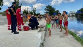 ČAČANIN RONEĆI U MORAVI PRONAŠAO BEŽIVOTNO TELO ŽENE: Uznemirujuća scena na gradskoj plaži u Čačku (FOTO)