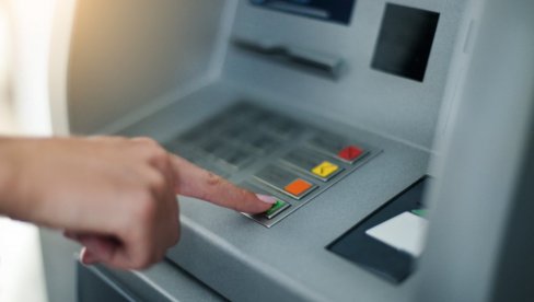 ŠTA SE DEŠAVA SA BANKOMATIMA? Nakon informacije da ne rade platne kartice, proverili smo da li se može podići novac