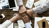 МЛАДИ БИРАЈУ КАРИЈЕРУ У СРЕДЊИМ И ВЕЛИКИМ КОМПАНИЈАМА: Ево зашто би 46 одсто њих прихватило чак и нижу зараду