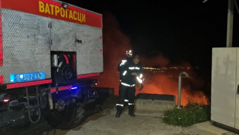 ГОРИ СТАН У СОЛИТЕРУ НА ЗВЕЗДАРИ: Избио пожар у Београду, ватрогасци на терену ГОРИ СТАН У СОЛИТЕРУ НА ЗВЕЗДАРИ: Избио пожар у Београду, ватрогасци на терену