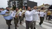 VESELO U GUČI: Pogledajte atmosferu trećeg dana Sabora trubača (FOTO/VIDEO)