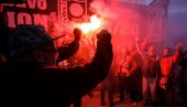 БИВША ЈУГОСЛАВИЈА ГЛЕДА И НЕ ВЕРУЈЕ: Чувени навијачи поручили - Нећемо славити трофеј, све је намештено! (ВИДЕО)