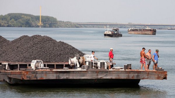 ДУНАВ ЗАКОЧИО ПРЕВОЗ УГЉА И ГОРИВА: Низак водостај отежава, па чак и обуставља транспорт енергената