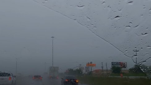 NIKADA NISAM VIDEO OVAKO NEŠTO NA AUTO-PUTU Užasno nevreme kod LJiga (VIDEO)