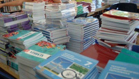 ПОЧЕЛА ПРИЈАВА ЗА БЕСПЛАТНЕ УЏБЕНИКЕ У ОСНОВНИМ ШКОЛАМА: Рок до 10. јуна - ови ученици могу да се пријаве
