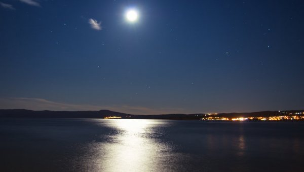 ТРОЈЕ СТРАНАЦА НЕСТАЛО НА ХРВАТСКОМ ОСТРВУ: Припрема се акција спасавања, полицијски брод плови ка Сушцу