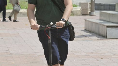 PRAVILA ZA ELEKTRIČNE TROTINETE KOJA MALO KO ZNA: Stručnjaci poseban apel uputili roiteljima