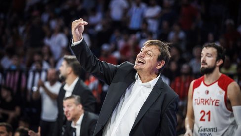 СРАМАН ПОТЕЗ АТАМАНА: Овим потезом разбеснео љубитеље кошарке, ово не приличи прваку Европе (ВИДЕО)