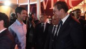 VUČIĆ SA ĐOKOVIĆEM NA SAJMU VINA: Pozdravio sam se sa našim Novakom, najboljim na svetu (FOTO)