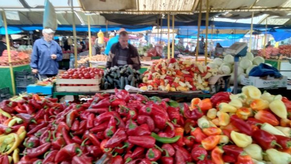 СВИ ГУНЂАЈУ, АЛИ КУПУЈУ: Цене паприке за ајвар у Пироту