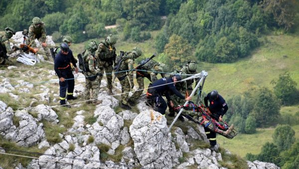 АКЦИЈА НА ПЛАНИНИ СТОЛ КОД БОРА: СВС и 63. падобранска бригада показале шта могу (ФОТО)