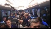 LUKA DONČIĆ NAVUKAO SLOVENCE NA MITRA MIRIĆA: Šou u busu zmajčeka! Grme srpski narodnjaci (VIDEO)