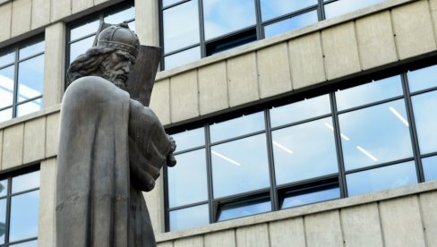 ПАНИКА У ТРЕЋЕМ ТУЖИЛАШТВУ ЗБОГ НАЈАВЕ ИЗМЕНА ЗАКОНА: Поморишки бацала предмете и викала да ће „страни фактор“ спречити закон