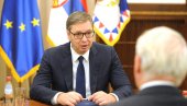 VUČIĆ ZABRINUT ZA BEZBEDNOST SRBA NA KiM: Predsednik razgovarao sa Kristoferom Hilom, istakao važnost mira i stabilnosti (FOTO)