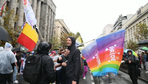 ХОЋЕ ДА ИМ ПРИЗНАЈУ СТРАНЕ ГЕЈ БРАКОВЕ: Уочи параде поноса заказане за сутра у Београду ХОЋЕ ДА ИМ ПРИЗНАЈУ СТРАНЕ ГЕЈ БРАКОВЕ: Уочи параде поноса заказане за сутра у Београду
