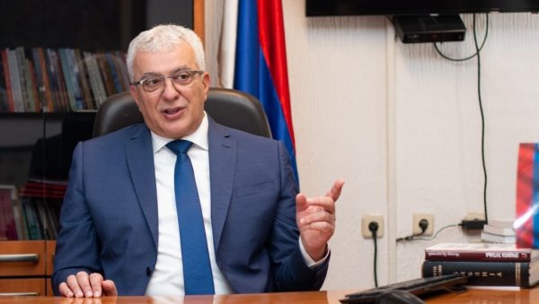 РИК СРБИЈЕ ПИСАО ДРЖАВНОЈ ИЗБОРНОЈ КОМИСИЈИ ЦРНЕ ГОРЕ: Одговориће о Мандићевом и Спајићевом бирачком праву