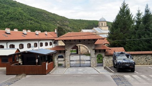 ДУПЛИ ПАС КУРТИЈА И ЕСКОБАРА: Амерички изасланик враћање земљишта манастиру Дечанима хоће да представи као велики уступак власти у Приштини ДУПЛИ ПАС КУРТИЈА И ЕСКОБАРА: Амерички изасланик враћање земљишта манастиру Дечанима хоће да представи као велики уступак власти у Приштини