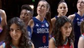 OVO ĆE ODUŠEVITI NAVIJAČE U SRBIJI: Amerikanka ponosno peva Bože pravde (VIDEO) OVO ĆE ODUŠEVITI NAVIJAČE U SRBIJI: Amerikanka ponosno peva Bože pravde (VIDEO)