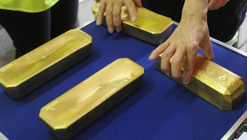 CENA ZLATA PONOVO OBORILA REKORD: Premašila 4.200 dolara za uncu CENA ZLATA PONOVO OBORILA REKORD: Premašila 4.200 dolara za uncu