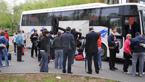 ЗА ОСАМ ДАНА 86.201 ДИНАР: Поједине школе већ затражиле плаћање екскурзија матураната ЗА ОСАМ ДАНА 86.201 ДИНАР: Поједине школе већ затражиле плаћање екскурзија матураната