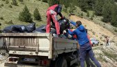 NA SINJAJEVINI LAGEROVAN OTPAD: Pronašli vunu, gume, nameštaj, pa čak i šporete… (FOTO)