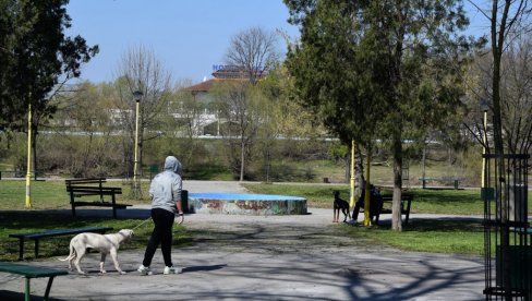 “NAS DVE“: Kabare u „Moravskom parku