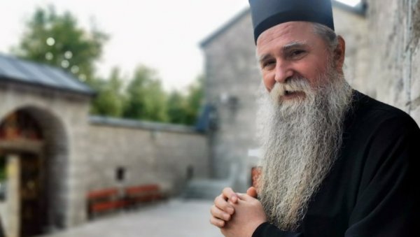 ТУЖИЛИ ГА ЗА ШИРЕЊЕ МРЖЊЕ: Одбачена кривична пријава против митрополита Јоаникија ТУЖИЛИ ГА ЗА ШИРЕЊЕ МРЖЊЕ: Одбачена кривична пријава против митрополита Јоаникија