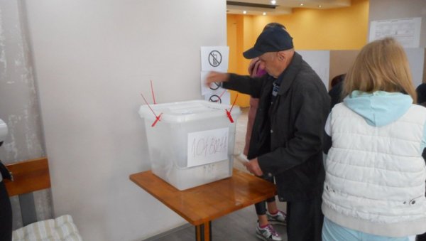 РЕПУБЛИКА СРПСКА ДАНАС БИРА ПРЕДСЕДНИКА: Отворена биралишта за превремене председничке изборе