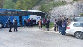 VOZAČ AUTOBUSA OPISAO JEZIVU SCENU: Žena i muškarac se od straha držali jedno za drugo