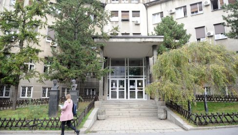 ЗА ПАД КРОВА НА МЕДИЦИНСКОМ ФАКУЛТЕТУ ОДГОВАРА ЛИЧНО УПРАВА ФАКУЛТЕТА: Хоће ли сада пленум и ректор да затраже оставку?