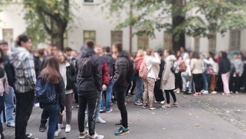 NEZADOVOLJNI ŠTO NE IDU NA EKSKURZIJU: Maturanti traže ekskurziju, direktorka kaže da je protest bez razloga