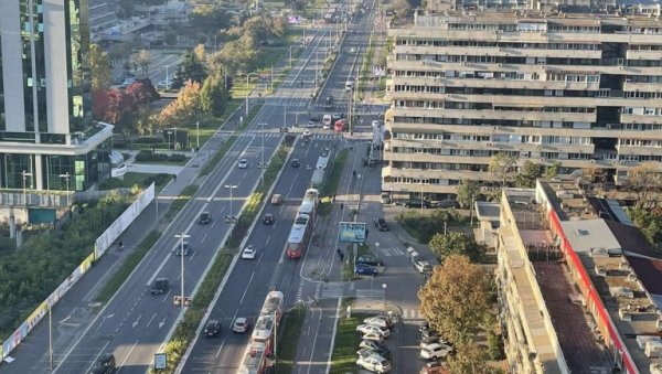 ТРОЈЕ ПОВРЕЂЕНИХ ПРЕВЕЗЕНО У УРГЕНТНИ ЦЕНТАР: Детаљи саобраћајне несреће на Новом Београду (ФОТО)