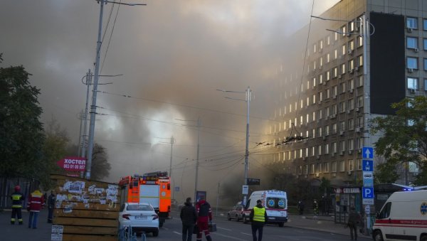 УКРАЈИНА У МРАКУ, УЗ СИРЕНЕ: Запад Кијеву обећао пошиљку генератора, Руси интензивније гађају и железничку инфраструктуру