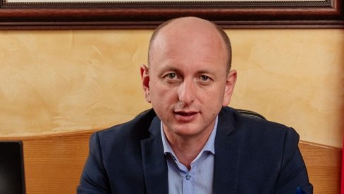 STRANIM DELEGACIJAMA PO CRTU BELOG Milan Knežević otkrio tri osnovna proizvoda Crne Gore: Nafta, cigarete, kokain