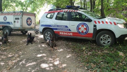 ПОТРАГА ЗА БАКОМ (77) У ЗВЕЗДАРСКОЈ ШУМИ: Спасиоци на терену – породица моли за помоћ