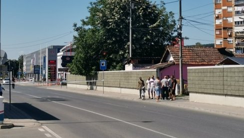 MOLOTOVLJEV KOKTEL BAČEN U DVORIŠTE KUĆE: Incident na periferiji Kruševca