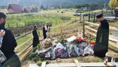 NAKON TRAGEDIJE U KANJONU TARE: Episkop Metodije odslužio pomen Jeleni Vuković i njenoj deci