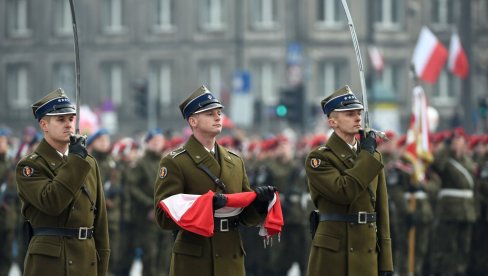 ПОЉАЦИ ПОНОВО ЗВЕЦКАЈУ ОРУЖЈЕМ: Одржана највећа војна парада од времена Хладног рата