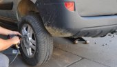 NOĆU BUŠE GUME: Vandalizam u pojedinim delovima Novog Beograda registrovao i MUP NOĆU BUŠE GUME: Vandalizam u pojedinim delovima Novog Beograda registrovao i MUP