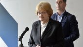 УСКОРО ОБРАЋАЊЕ МИНИСТАРКЕ ЗДРАВЉА: Даница Грујичић испред Ургентног центра у 13 часова УСКОРО ОБРАЋАЊЕ МИНИСТАРКЕ ЗДРАВЉА: Даница Грујичић испред Ургентног центра у 13 часова
