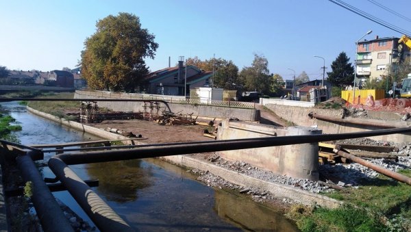 НЕМА ВИШЕ ЋУПРИЈЕ НА ЦРНИЦИ: Уклоњен стари мост, почиње градња новог