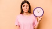 ОВАЈ ДАН ЋЕ ТРАЈАТИ 25 САТИ, А МРАК ЋЕ ПАСТИ У 16.35: Ситно бројимо до промене која се многима неће свидети