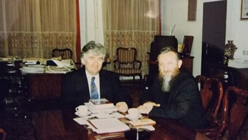 „КОНТАКТЕ СА ПОРОДИЦОМ ОДРЖАВА У РЕСТРИКТИВНИМ УСЛОВИМА“: Караџићу ускраћена основна људска права (ВИДЕО) „КОНТАКТЕ СА ПОРОДИЦОМ ОДРЖАВА У РЕСТРИКТИВНИМ УСЛОВИМА“: Караџићу ускраћена основна људска права (ВИДЕО)