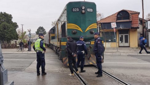 ДЕЧАК КОГ ЈЕ УДАРИО ВОЗ ИМА ПРЕЛОМ РЕБАРА: Нови детаљи тешке несреће у Нишу (ФОТО/ВИДЕО)