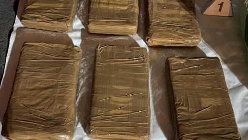 ZAPLENA 2,5 TONA NARKOTIKA: Američka obalska straža na Karibima zaplenila drogu vrednu preko 20 miliona dolara